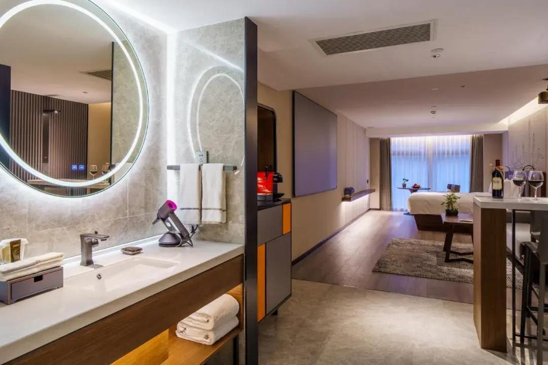 Urcove By Hyatt Futian Cbd Hotel Shenzhen Exterior photo